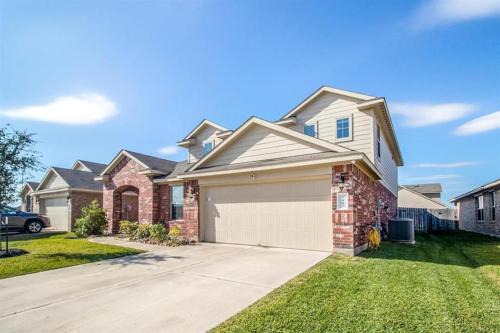 Barker House | Katy's five bedrooms home away from home!