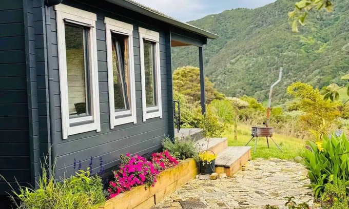 Thames Cabin | Kauaeranga Vista Tui Sunrise Cabin