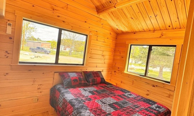 Ely Cabin | Kawishiwi Cabin, a Charming 2-bedroom cabin with AC, WiFi in enjoyable Ely