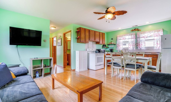 Sister Lakes House | Kayak & Fish: 1 Block to Lakeside Park & Ramp!