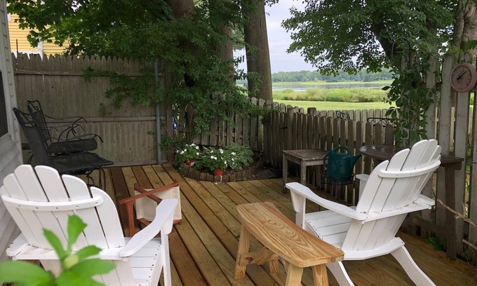 South Kingstown House | Kayakers Delight! Narrow River, SK- Cute, comfy 1BR: