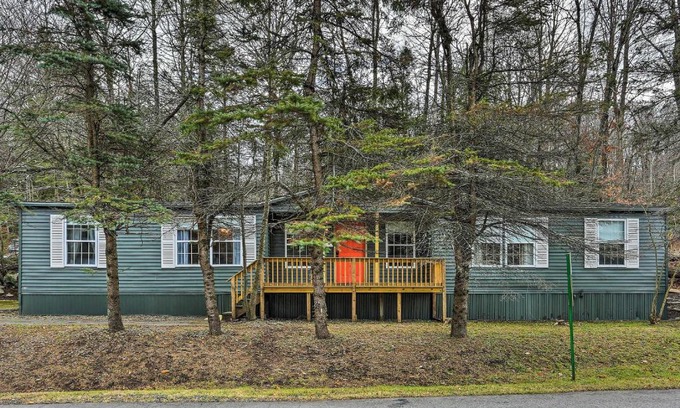 Greentown House | Kayaks, Electric Bicycles Greentown Hideaway!