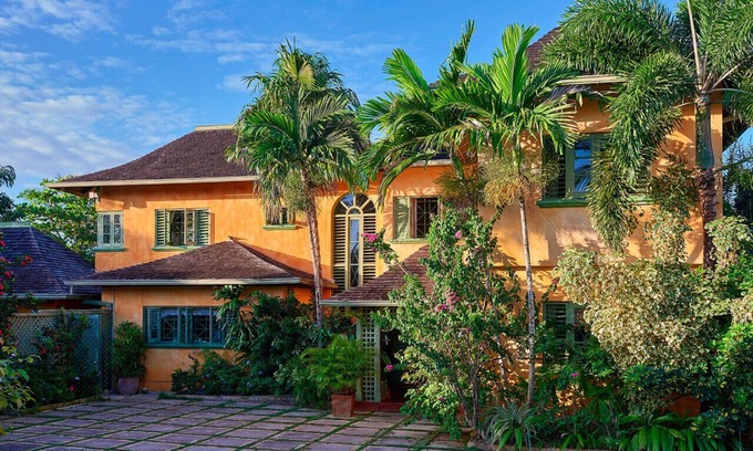 Discovery Bay Villa | KeelaWee: Premier Coastal Villa with Sea Views