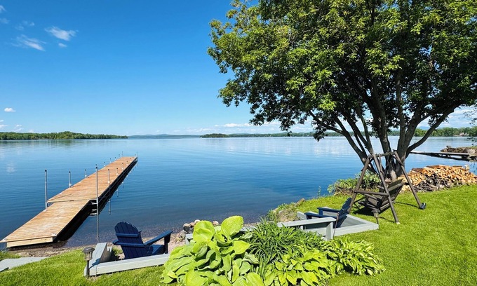 South Hero Cottage | Keeler Bay Lakefront 2BR Cottage, Mansfield