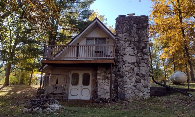Sperry Cabin | Keep it simple at this peaceful and centrally-located cabin near the Mississippi
