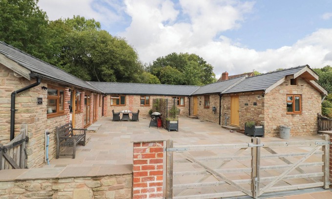 Bringsty House | KEEPERS BARN, pet friendly, character holiday cottage in Bromyard