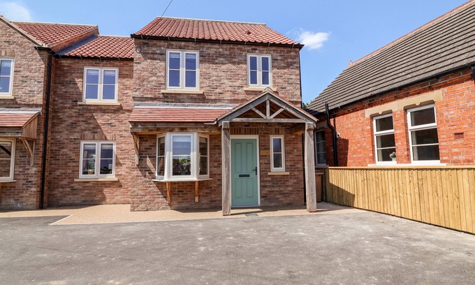 Newton on Derwent Cottage | KEEPERS COTTAGE, pet friendly, with a garden in Wilberfoss