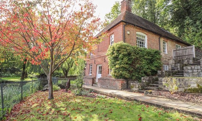Maidstone House | KEEPER’S HOUSE, family friendly, with a garden in Hollingbourne