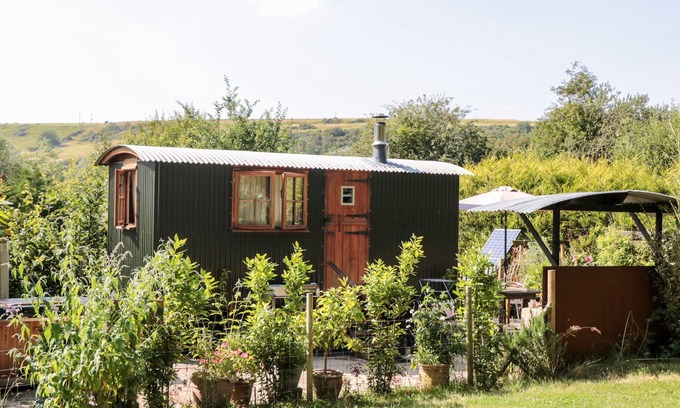 Osmington Mills Cottage | KEETS AT MIDDLE ACRE, romantic, with hot tub in Ringstead
