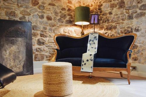 Besalu Apartment | Kel Domènech Luxury Apartment for Art Lover