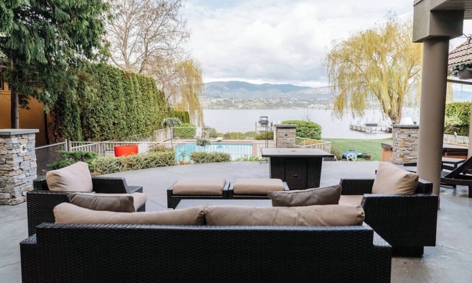 Central Okanagan House | KEL - The Grandeur - Lakefront