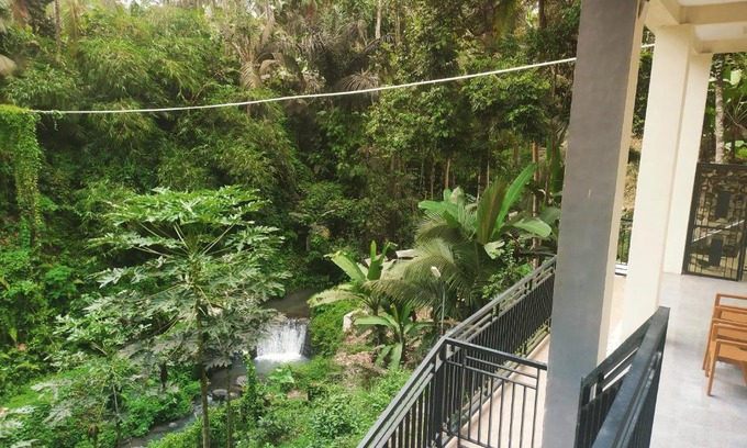 Kalipuro Bed & Breakfast | kelapa gading villas