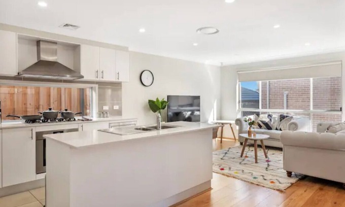 Kellyville House | Kellyvile Delight 5BrHouse+Parking+Shopping Center