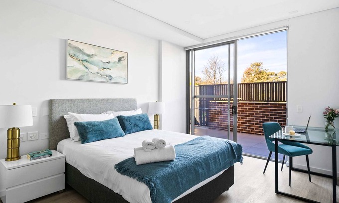 Kellyville Apartment | Kellyville Retreat with Balcony and Parking