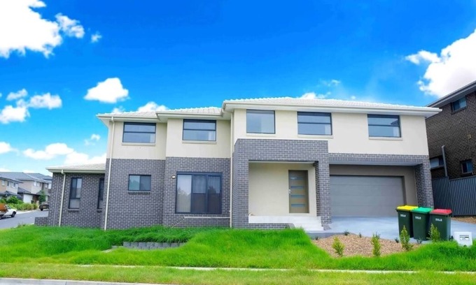 Kellyville House | Kellyville Spacious Modern House | Park&Lake
