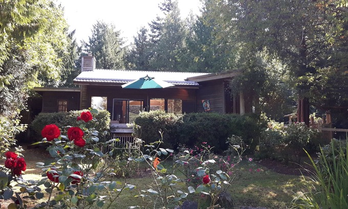 Hornby Island House | KEMA Hornby Island - House - Waterfront with Views - Beach access under repair