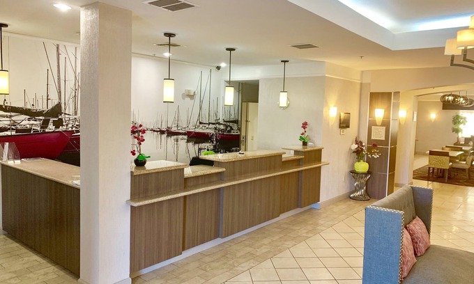 El Lago Hotel | Kemah Edgewater Hotel, SureStay Collection by Best Western