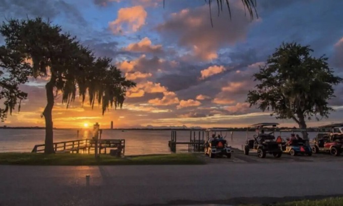 Clear Lake Shores House | Kemah Vacation Home - Pet Friendly!