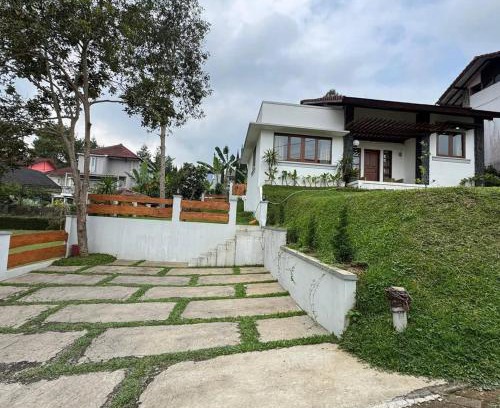 Padang Villa | kembang house