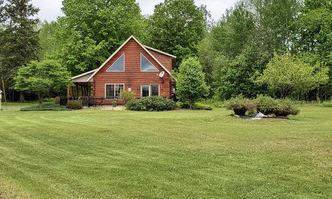 Chassell House | Kemp's Rentals-Great Family Home-Relaxing-Private-5 Acres-Close to Beach & MTU