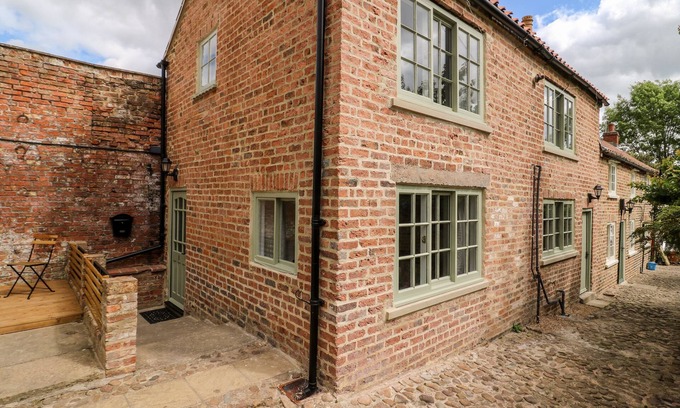 Thirsk Cottage | KEMPS YARD RETREAT, pet friendly, character holiday cottage in Thirsk