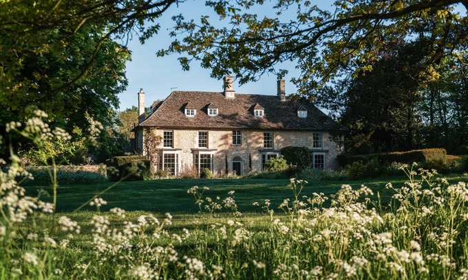 Kempsford House | Kempsford Manor - Seven Bedroom House, Sleeps 14