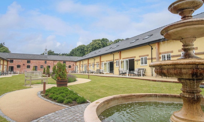 Felton Cottage | KEMPTON PARK COTTAGE, pet friendly, with a garden in West Felton