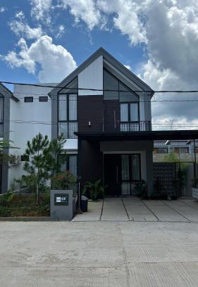 Singkawang House | Kenari Guest House Singkawang