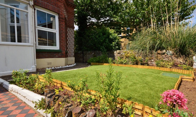 Shanklin Cottage | Kenmare Cottage - a house that sleeps 7 guests in 3 bedrooms