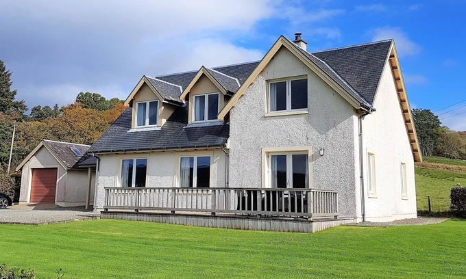Strachur Villa | Kenmore Villa, shore front location on Loch Fyne, sleeps 8