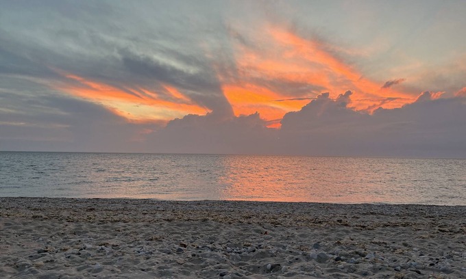 Southold House | Kenney's Beach House, Short Walk to Best Swimming and Sunset Sound Beach