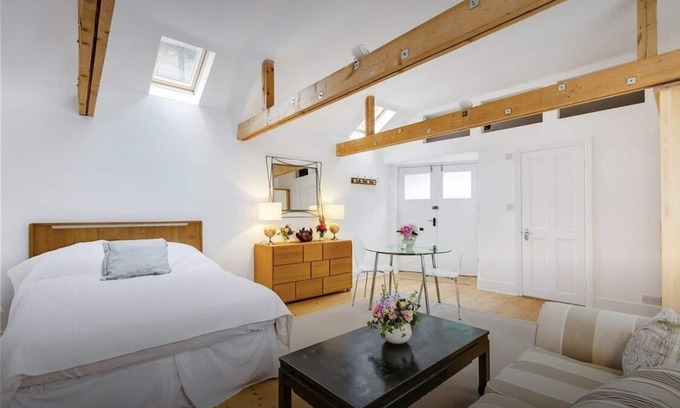 West Kensington Cottage | Kensington Garden studio cottage
