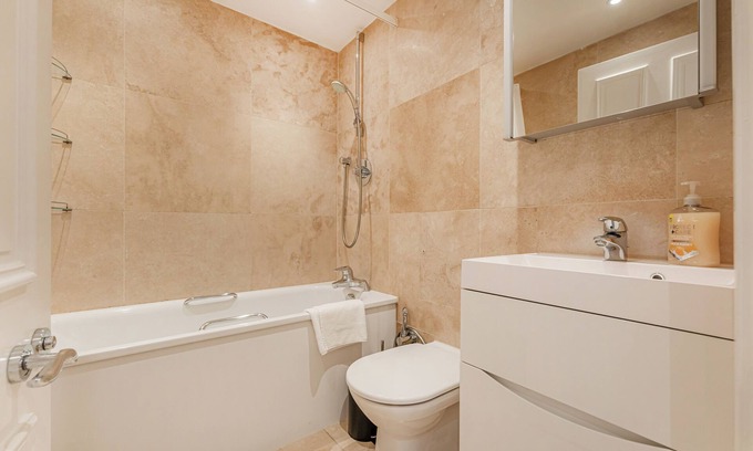 Royal Borough of Kensington and Chelsea Apartment | Kensington Gardens - Hyde Park - London - Two Bedroom - Park Views