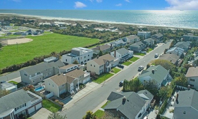Lido Beach House | Kensington Private Beach House with Ocean Views and Dipping pool