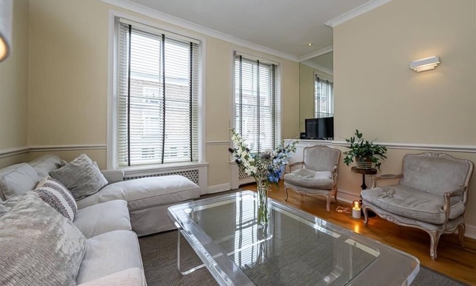Holland Park Apartment | Kensington Sunny Roof Terrace 2 bedrooms 2 bathrooms.