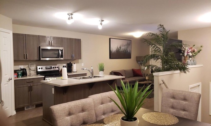 Saskatoon House | KENSINGTON TROPICANA