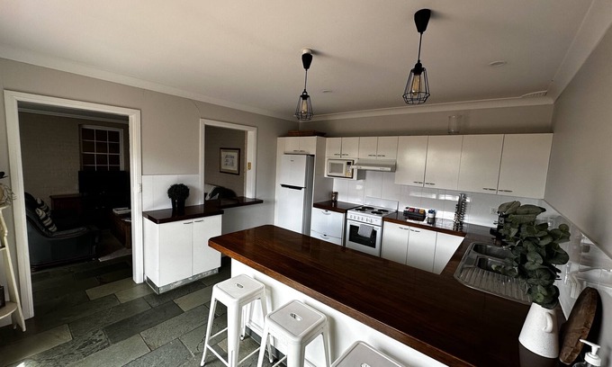 Central Mudgee Cottage | Kenso Cottage 28 –Small walk shops, cafes, Markets