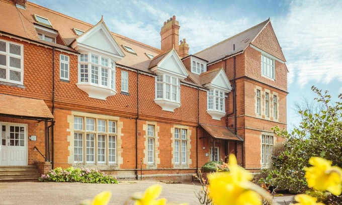 Meads Apartment | Kent House: contemporary 2-bed flat close to seafront