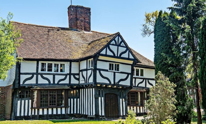 Sittingbourne Cottage | Kent - Malt House Beautiful Tudor Cottage