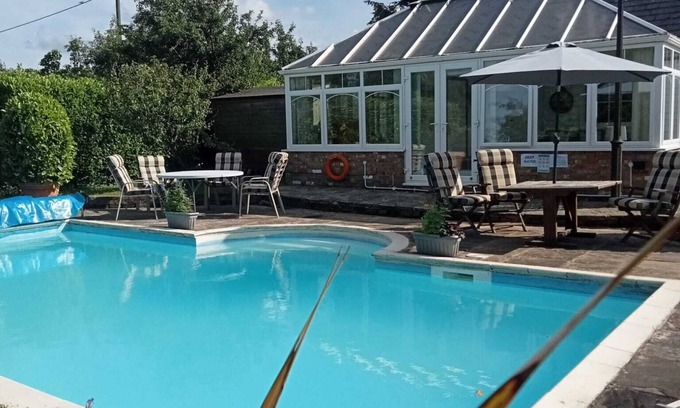 Sittingbourne House | Kent Pool House Family & Pet Friendly With Your own Private Swimming Pool
