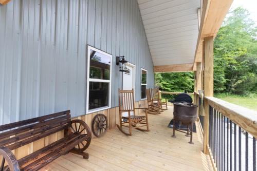 Jamestown House | Kentucky Coal Cabin 2 min from Lake Cumberland