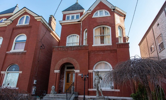 Old Louisville House | Kentucky Derby Churchill Downs Victorian Mansion 10 mins From it All