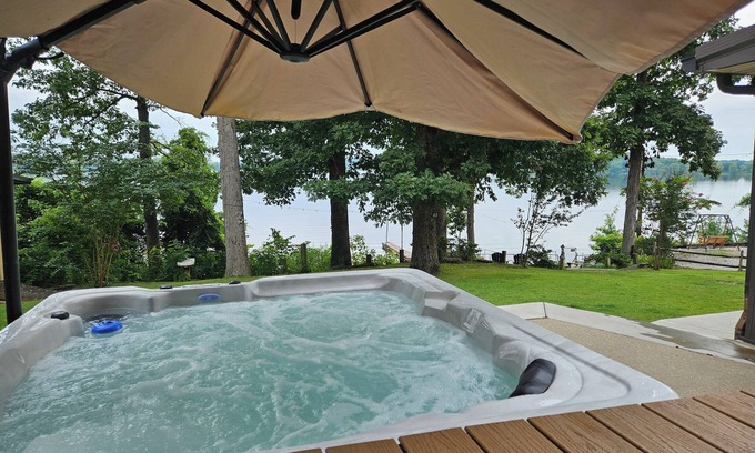 Eva House | Kentucky Lake Getaway w/Boat Launch & Dock!