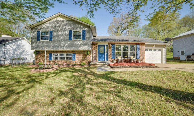 Oak Grove House | Kentucky Vacation Rental Escape w/Deck