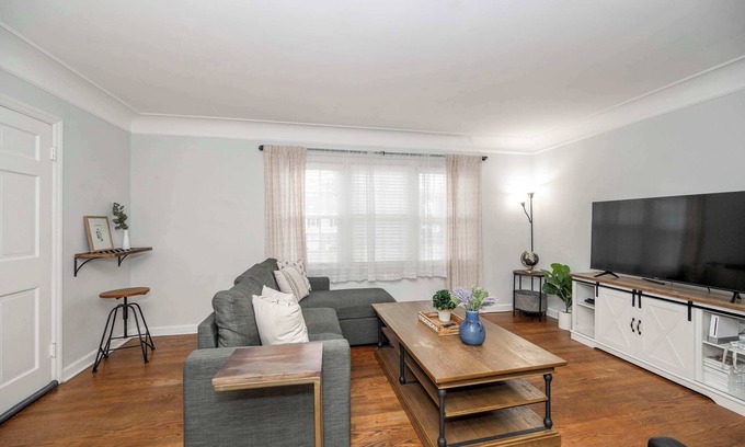 Roselawn Finance Condo | Kenwood Keys 1 – Cozy Stay for 6