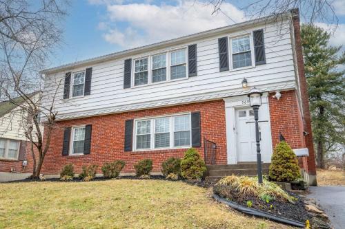 Roselawn Finance House | Kenwood Keys Suites - for 12