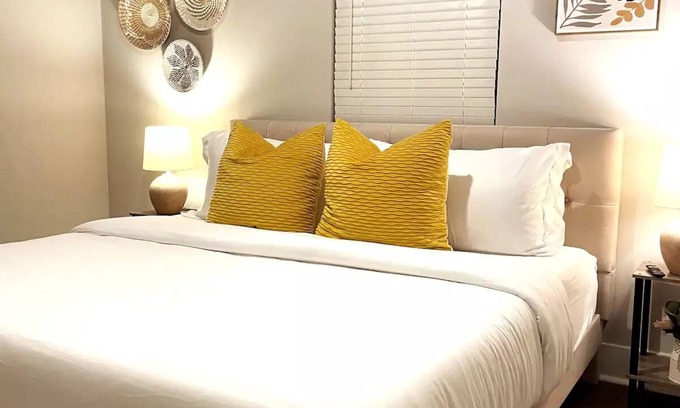 Port Wentworth Apartment | Kenzie’s Place | Luxe King Beds | Cozy | Modern