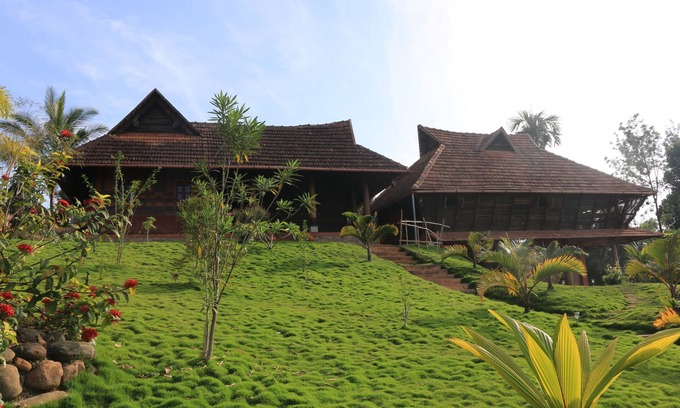 Sulthan Bathery House | Kerala Heritage Nalukettu (3 bedroom) wooden Villa
