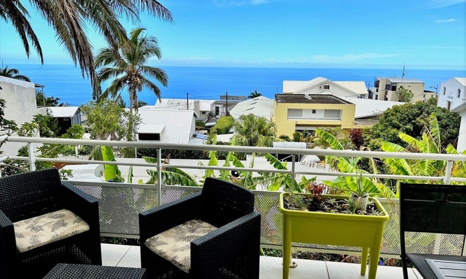 La Montagne Apartment | Kerlérun - Charming 2-room apartment with sea view in Saint-Denis
