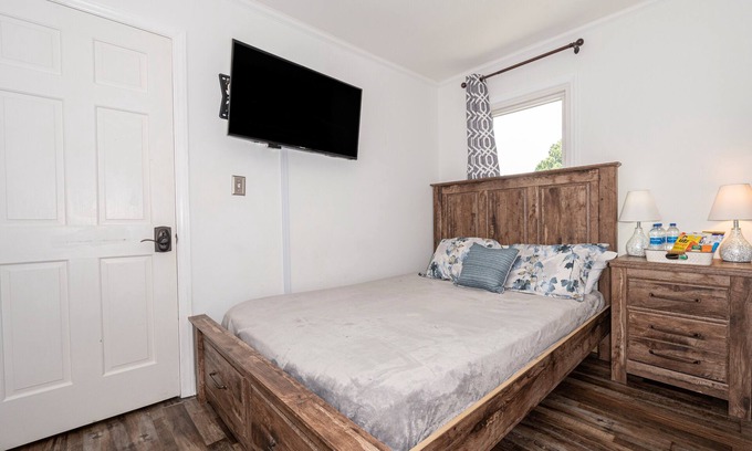 Kernersville House | Kernersville Sleeps 16+ w/Hot Tub Arcade King Bed
